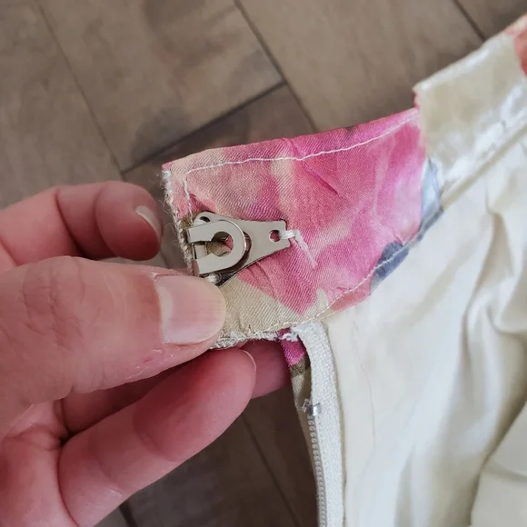 Vintage Gold and pink silky maxi skirt with floral print - Picture 11 of 15